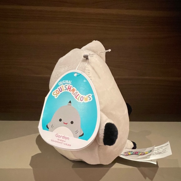 BNWT 5” Gordon Shark Squishmallow - Picture 3 of 3